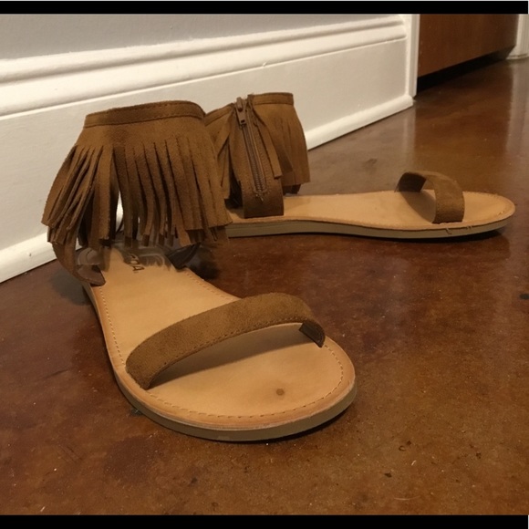 brown fringe sandals - Picture 2 of 4